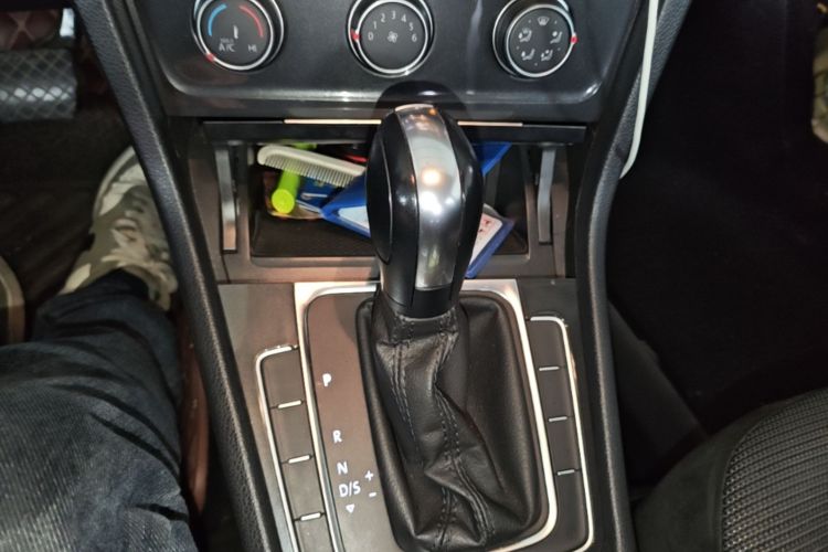Volkswagen Golf 2019 car image #14