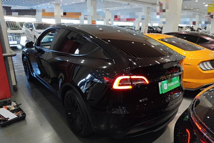 Tesla Model Y 2023 #5 Tesla Model Y 2023 car image #5