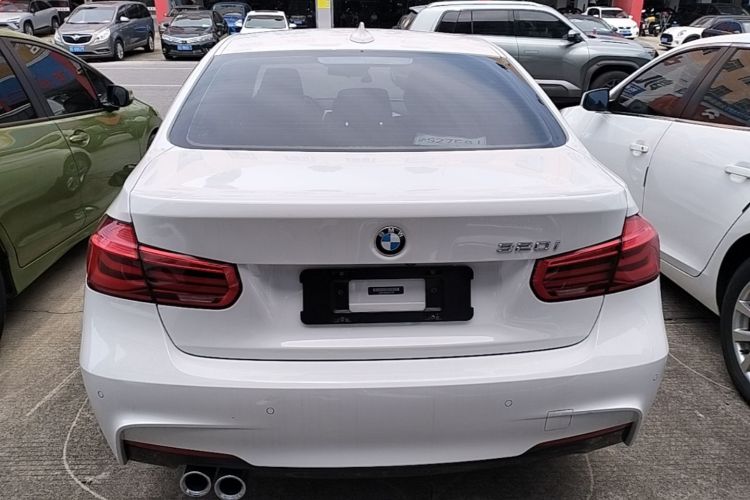 BMW 3 Series 2018 #6 BMW 3 Series 2018 car image #6