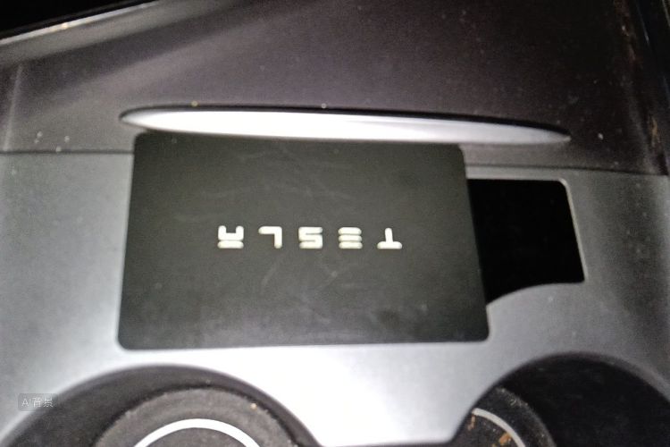 Tesla Model Y 2023 #10 Tesla Model Y 2023 car image #10