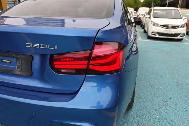 BMW 3 Series 2019 car image #8