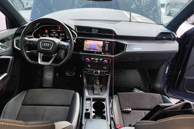 Audi Q3 2022 car image #10