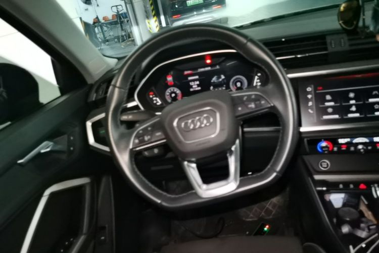 Audi Q3 2023 immagine di auto #12