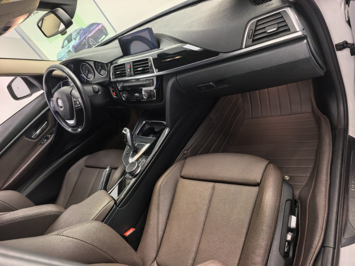 BMW 3 Series 2019 #5 BMW 3 Series 2019 car image #5