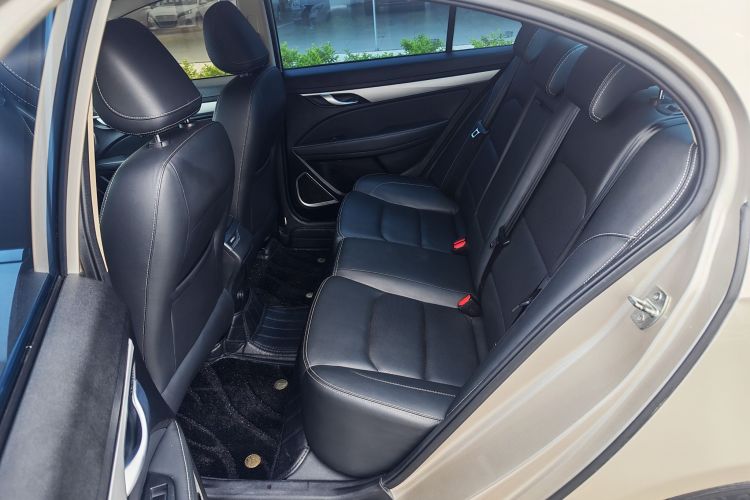 GEELY Emgrand 2019 car image #16