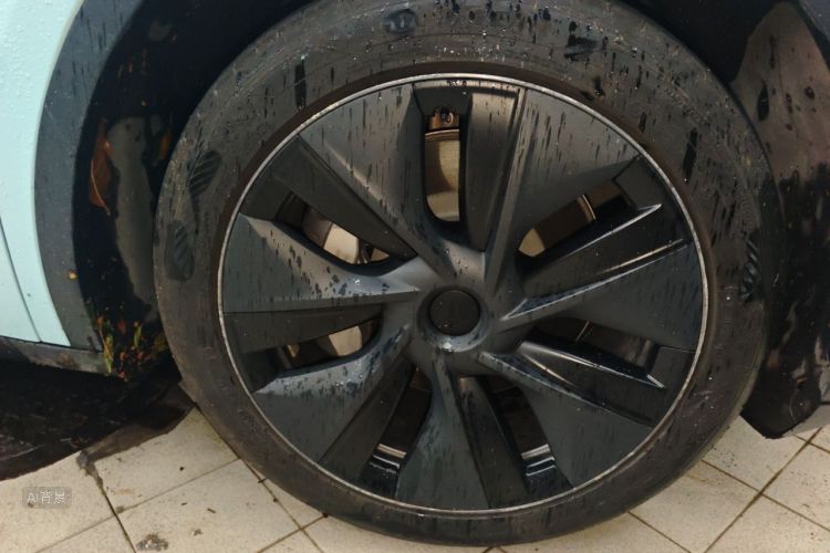Tesla Model Y 2024 immagine di auto #9