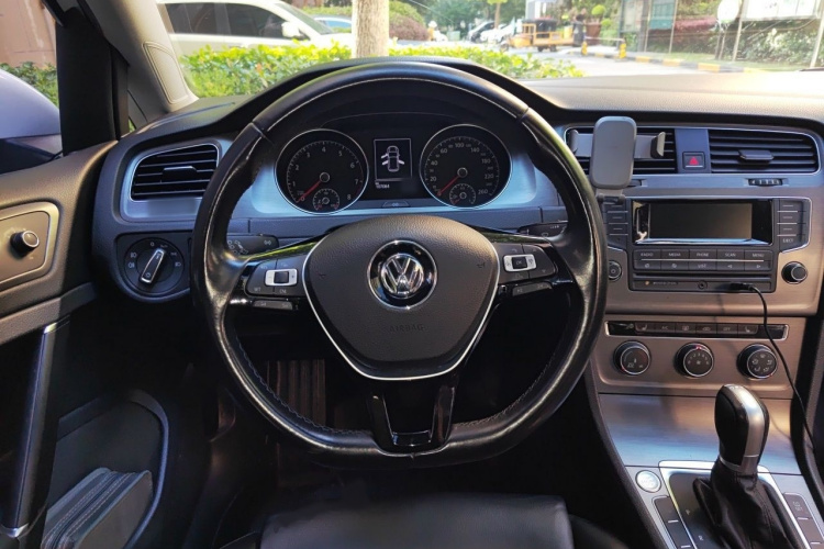 Volkswagen Golf 2015 car image #15