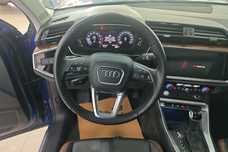 Audi Q3 2019 #11 Audi Q3 2019 car image #11