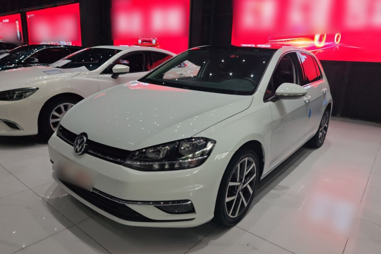 Volkswagen Golf 2020 car image #2