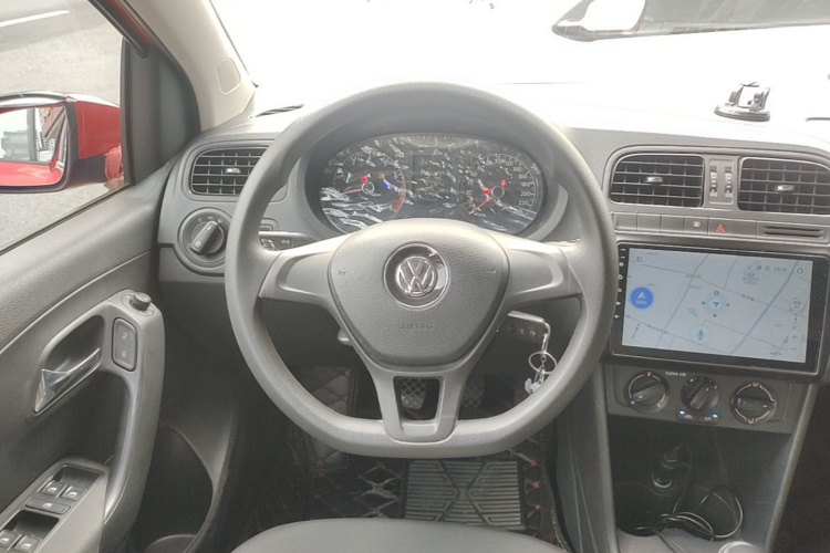 Volkswagen Polo 2017 car image #11