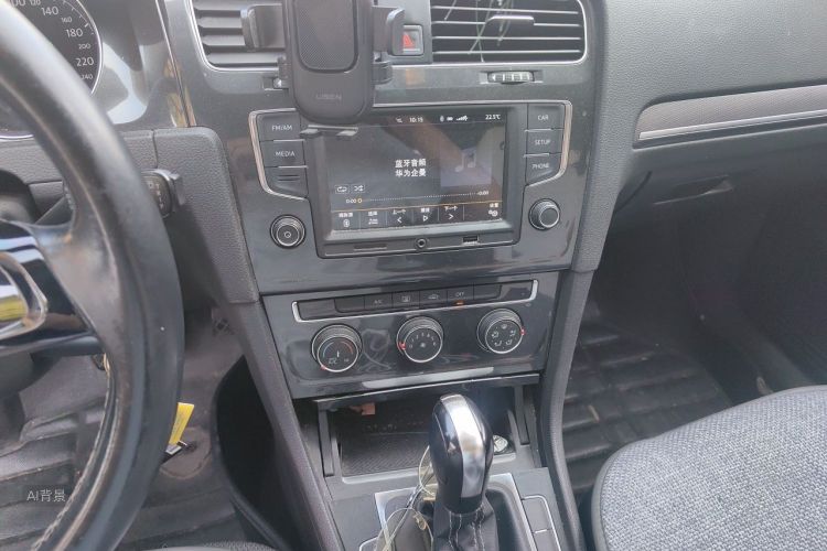 Volkswagen Golf 2017 car image #15