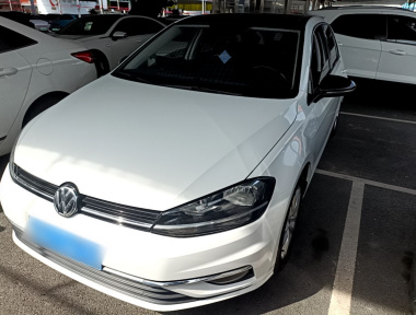 Volkswagen Golf 2018 car image 