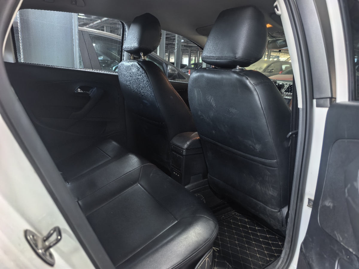 Volkswagen Polo 2019 car image #7