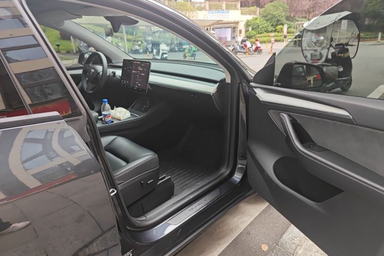 Tesla Model Y 2024 #21 Tesla Model Y 2024 car image #21