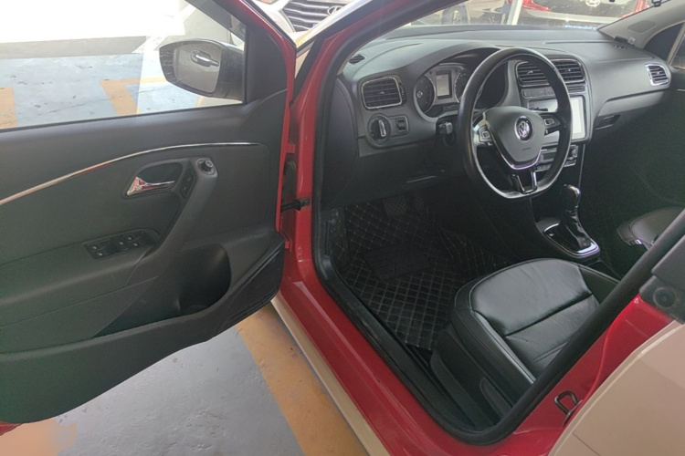 Volkswagen Polo 2017 car image #16