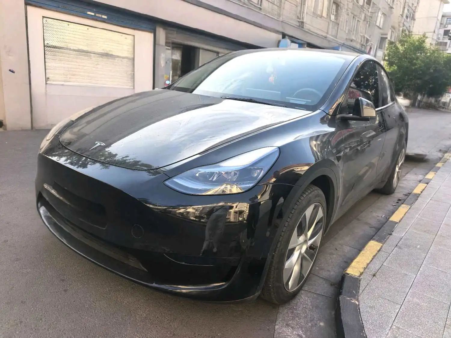 Tesla Model Y 2022 Tesla Model Y 2022 car image