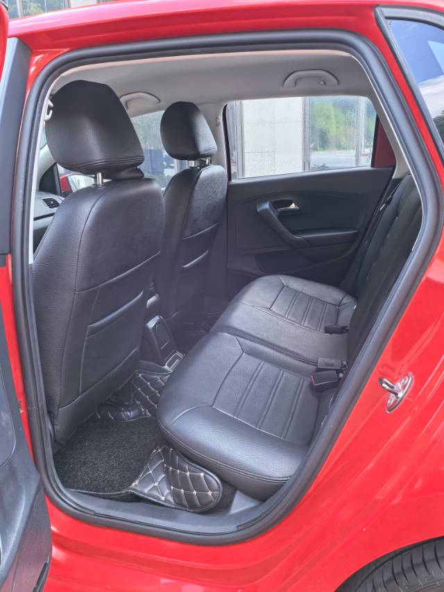 Volkswagen Polo 2015 car image #6