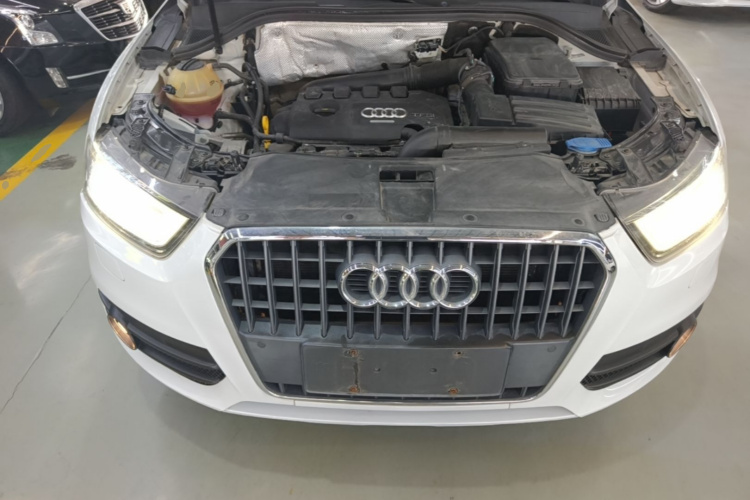 Audi Q3 2016 car image #20