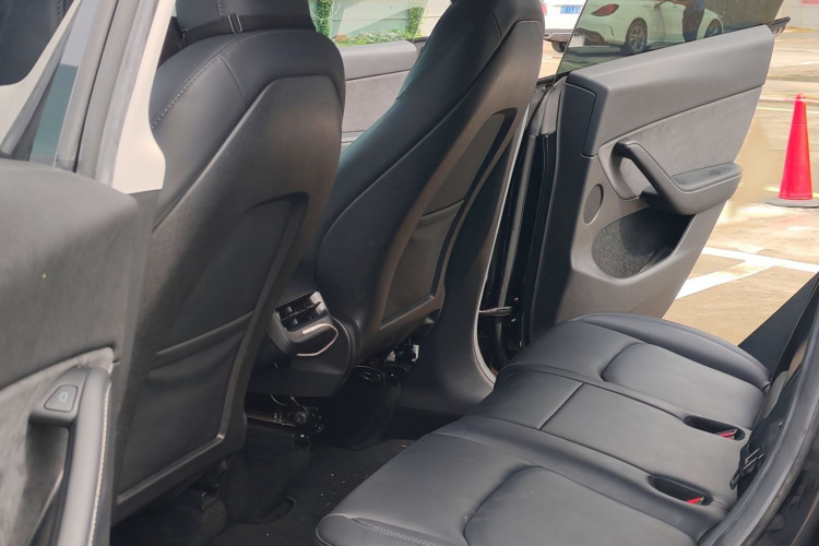 Tesla Model Y 2023 #11 Tesla Model Y 2023 car image #11