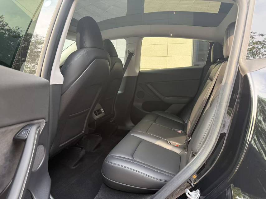 Tesla Model Y 2022 #8 Tesla Model Y 2022 car image #8