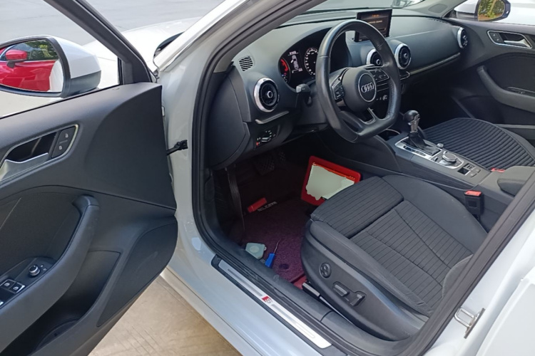 Audi A3 2018 immagine di auto #16