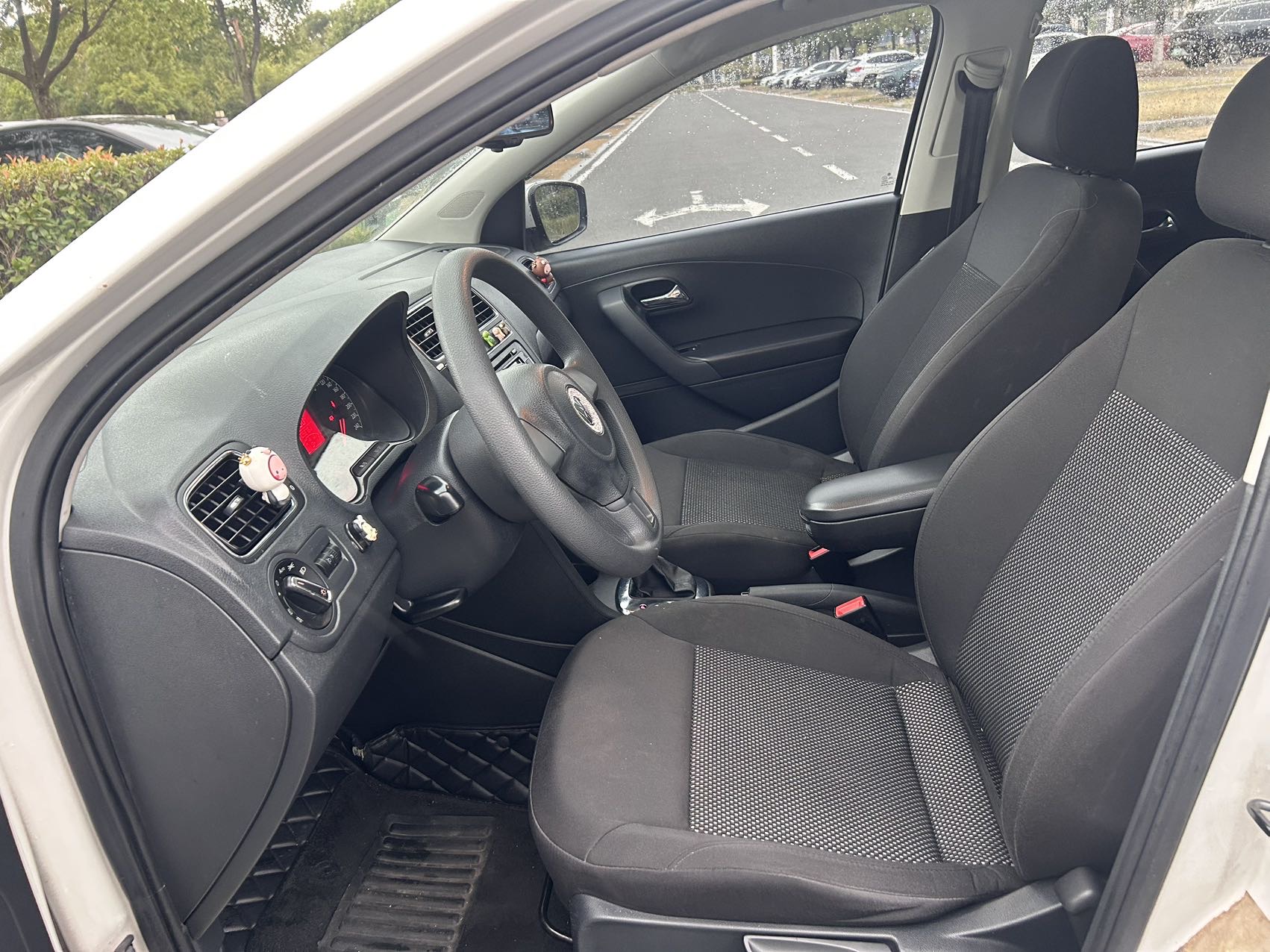 Volkswagen Polo 2013 car image #6
