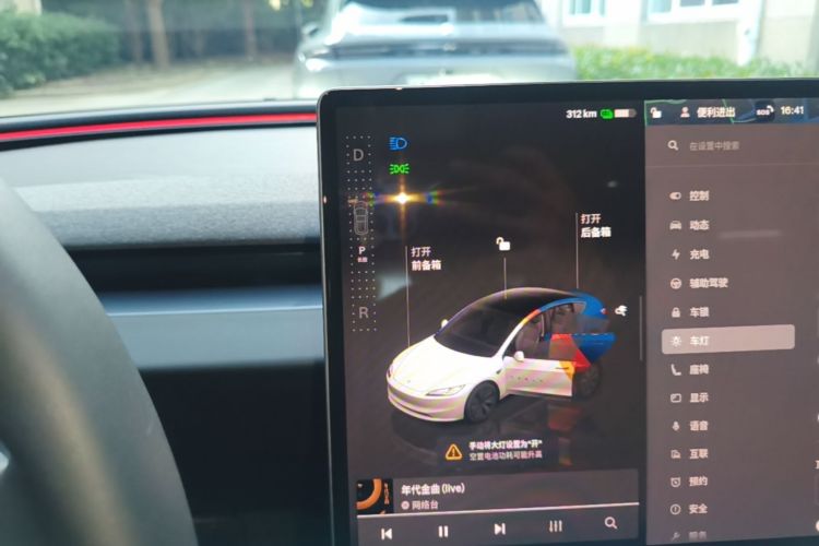 Tesla Model 3 2025 car image #18