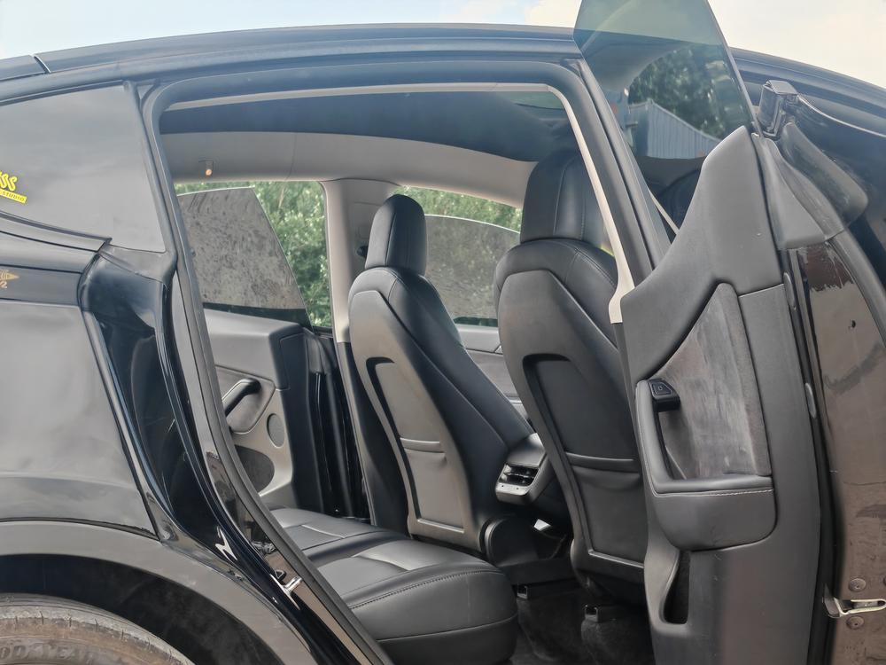 Tesla Model Y 2021 car image #16