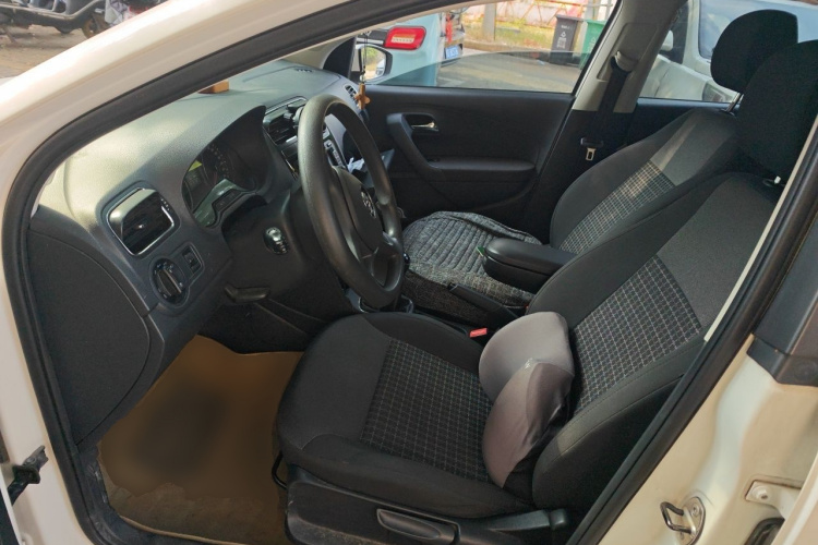 Volkswagen Polo 2015 #15 Volkswagen Polo 2015 car image #15