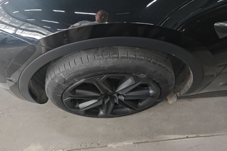 Tesla Model Y 2023 car image #9