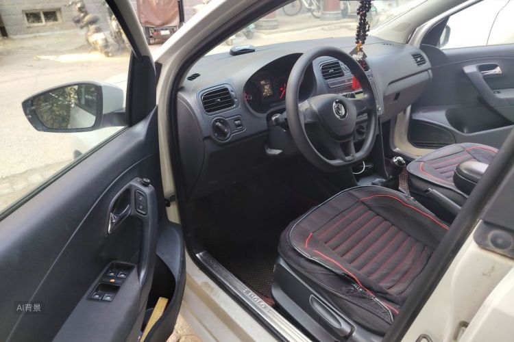 Volkswagen Polo 2016 car image #18
