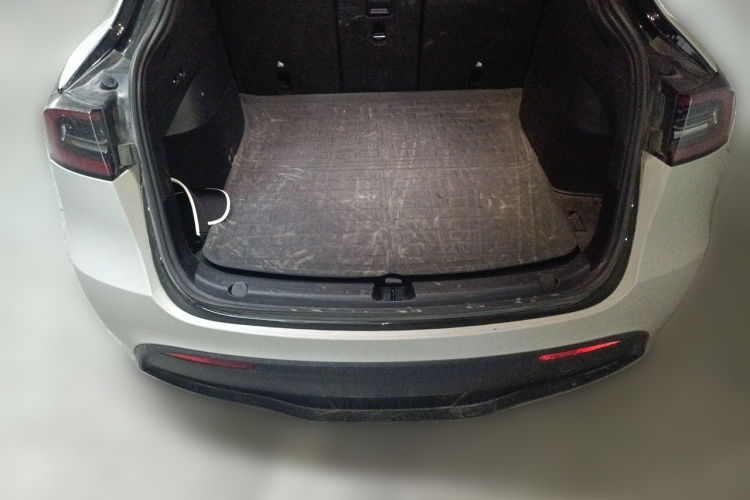 Tesla Model Y 2022 car image #17