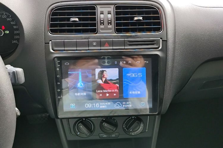 Volkswagen Polo 2017 car image #13