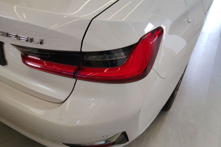 BMW 3 Series 2019 car image #8