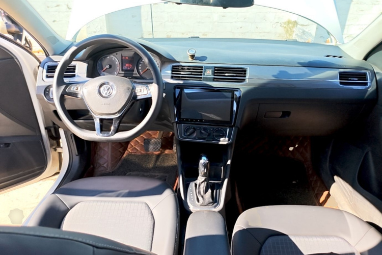 Volkswagen Santana 2016 imagen de coche #10