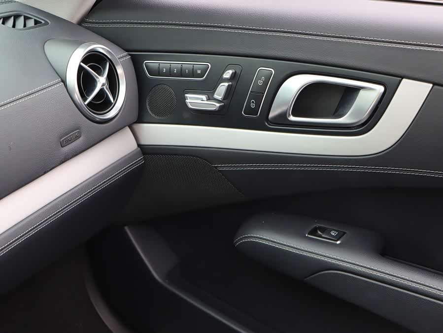 Mercedes-Benz SL Class 2019 immagine di auto #46