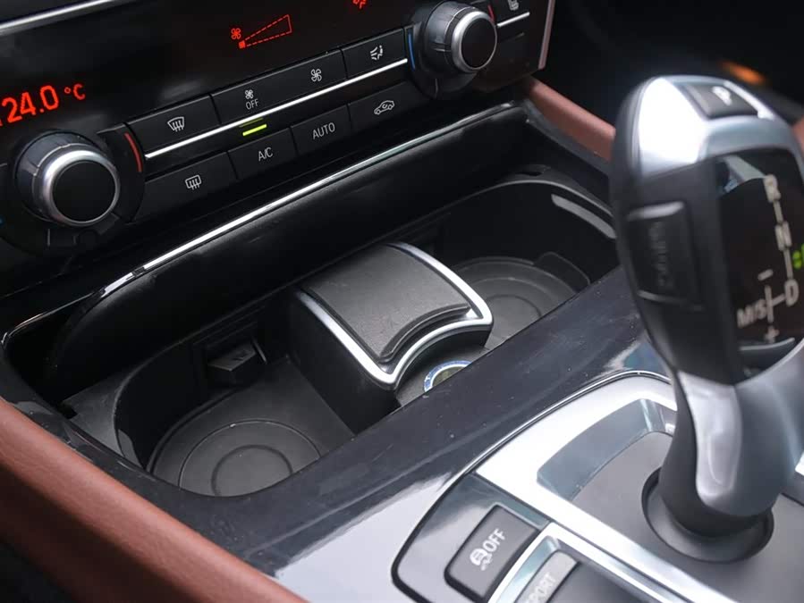 BMW 5 Series GT 2016 #46 BMW 5 Series GT 2016 صورة سيارة #46