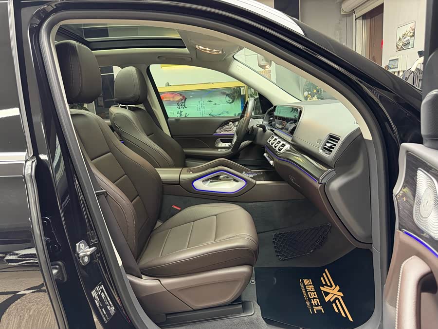 Mercedes-Benz GLE Class 2020 car image #46