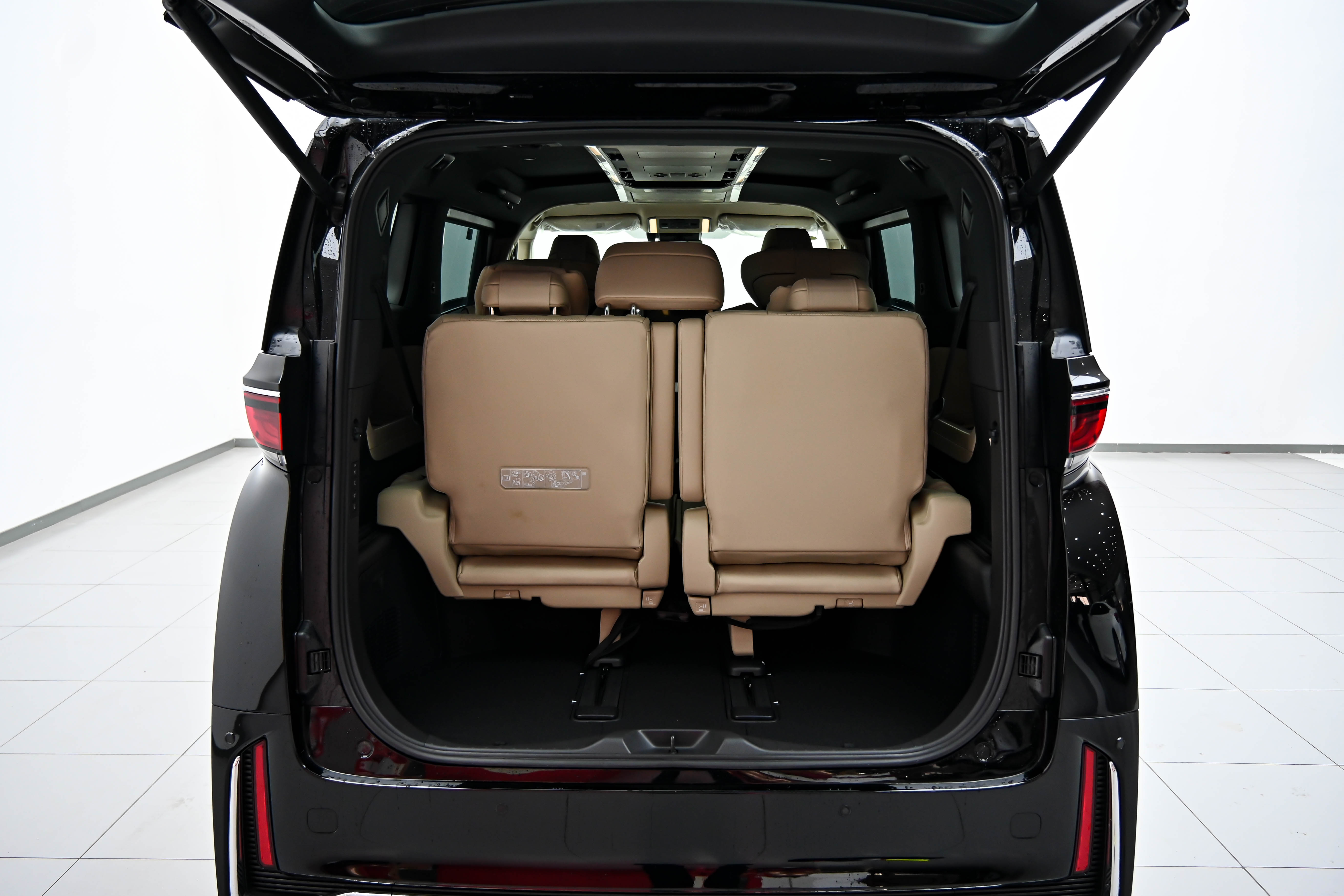 Toyota Vellfire 2026 صورة سيارة #46