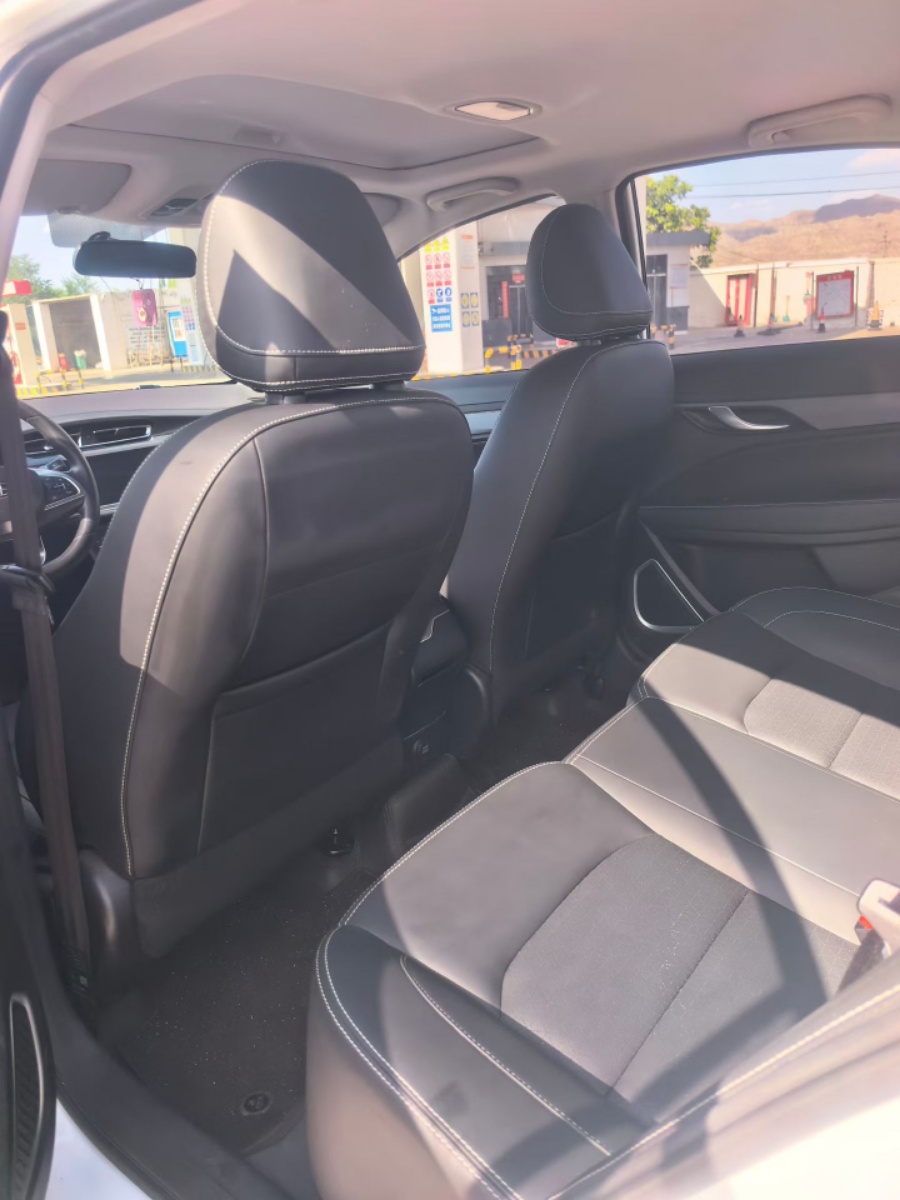 GEELY Emgrand 2021 car image #9
