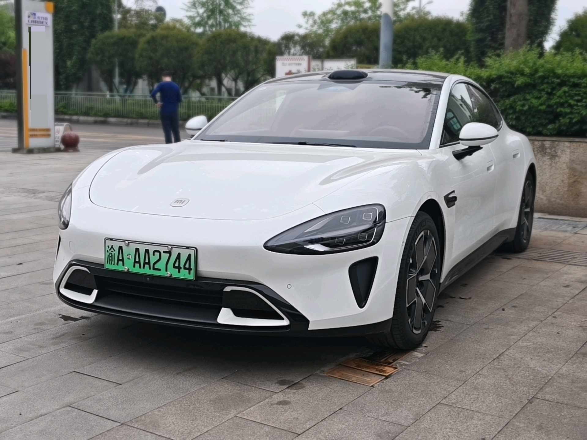 MI SU7 2025 immagine di auto 