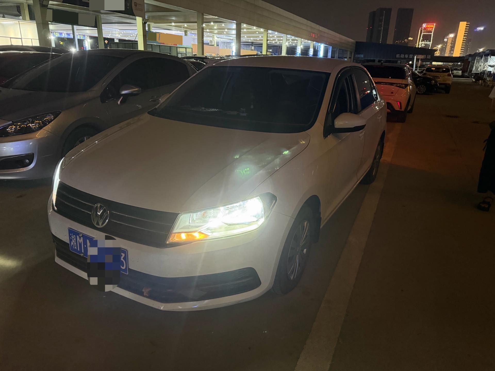 Volkswagen Santana 2020 car image 
