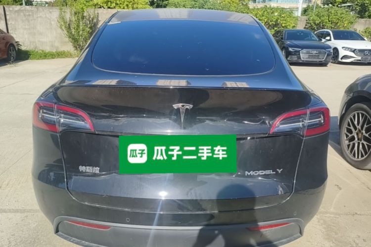 Tesla Model Y 2022 immagine di auto #6