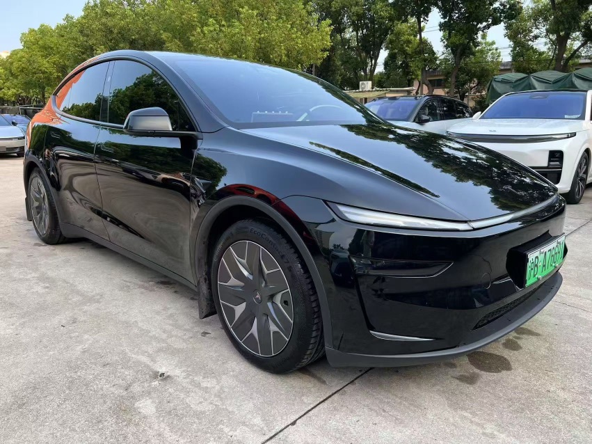 Tesla Model Y L 2025 #3 Tesla Model Y L 2025 car image #3