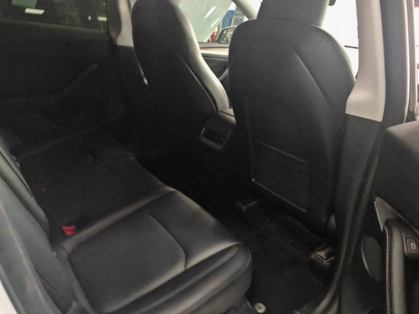 Tesla Model Y 2023 car image #5