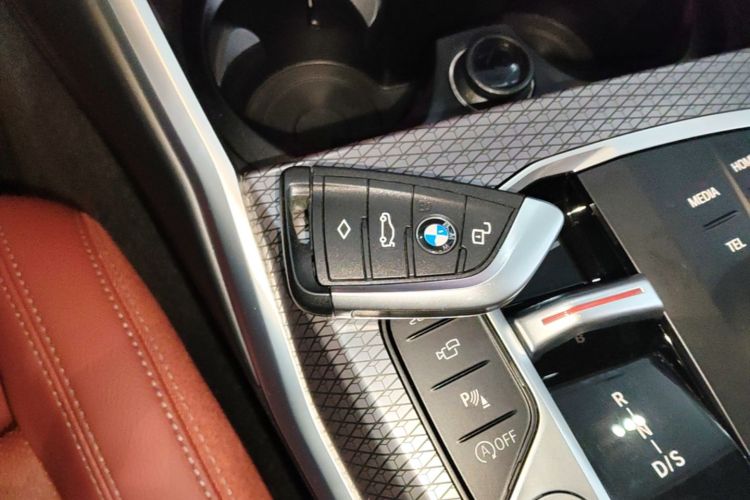 BMW 3 Series 2025 #9 BMW 3 Series 2025 car image #9
