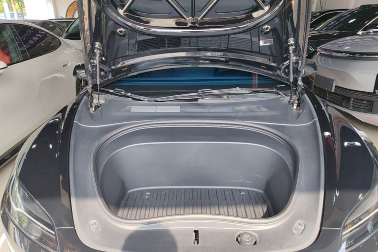 Tesla Model 3 2023 car image #20