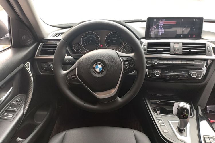 BMW 3 Series 2017 car image #11