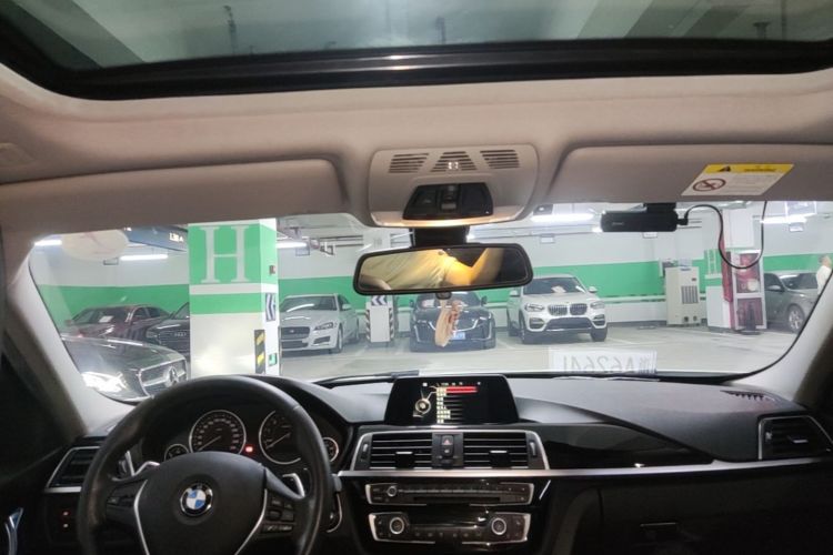 BMW 3 Series 2017 car image #18