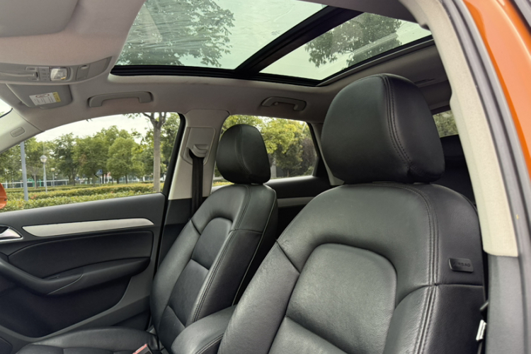 Audi Q3 2016 car image #15